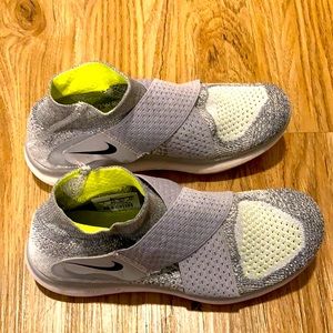 Nike  RN Motion Flyknit. Excellent, like new condition. Worn once.